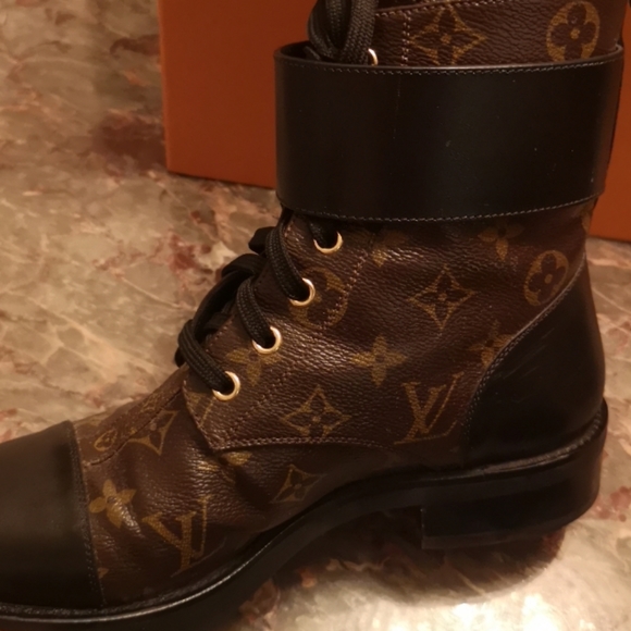 Authentic Louis Vuitton Logo Leather Boots - Picture 3 of 4